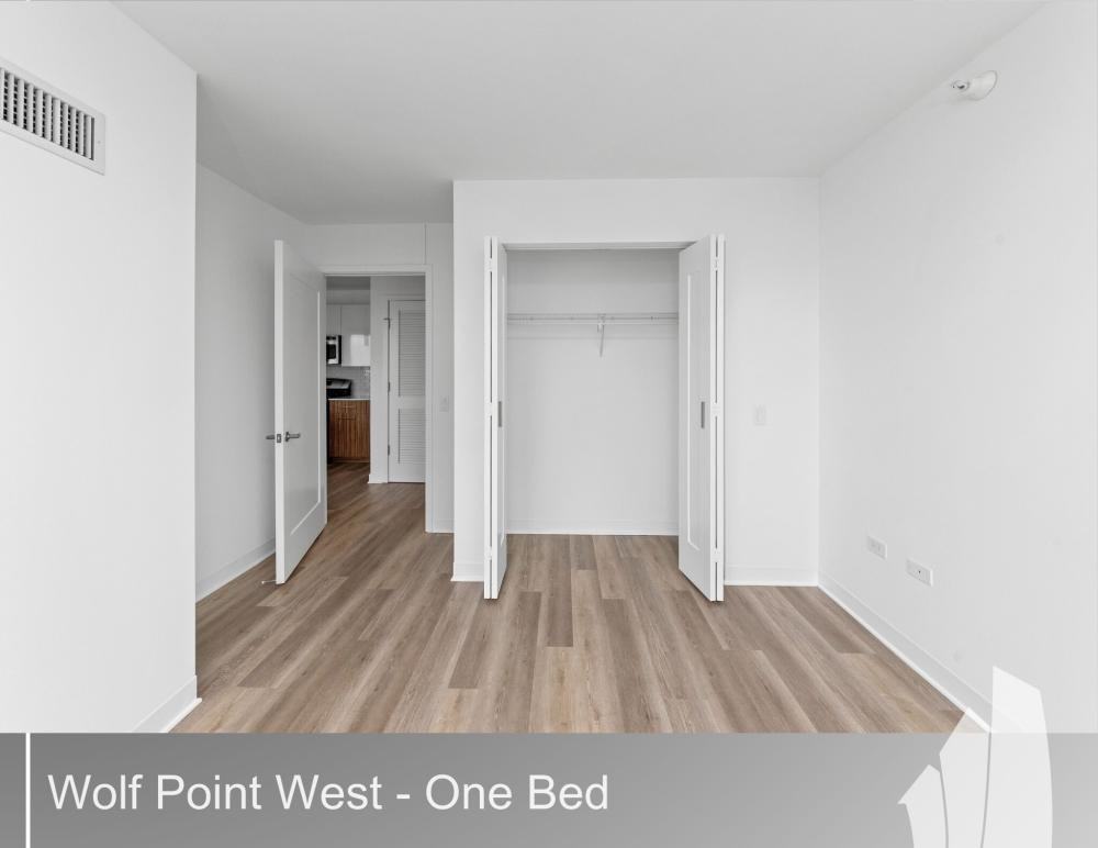 343 W Wolf Point Plz - Photo 4 of 10