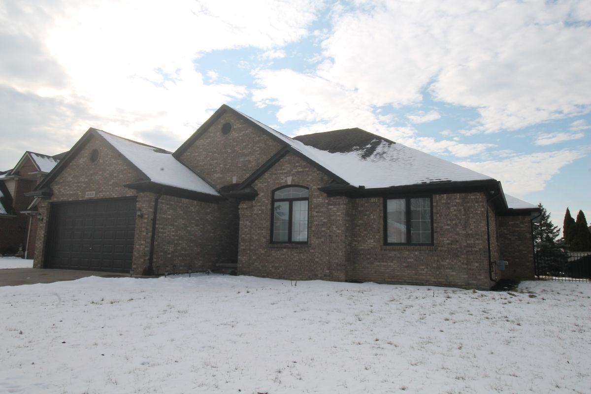 45431 Pentwater Dr - Photo 3 of 4