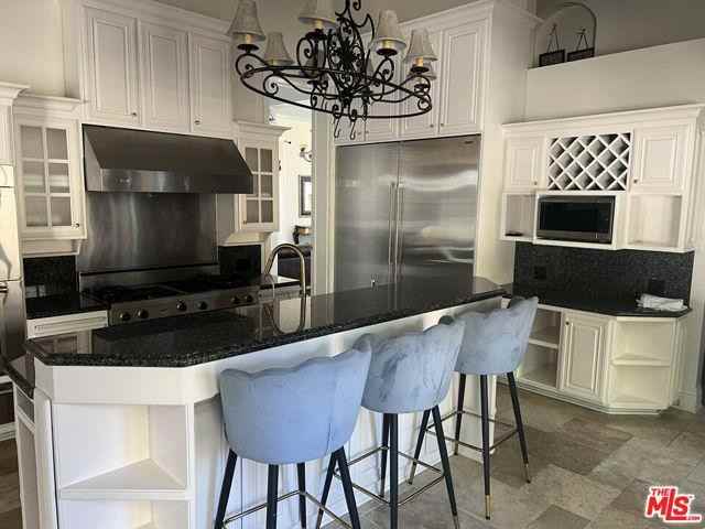 5805 Foxview Dr - Photo 3 of 8