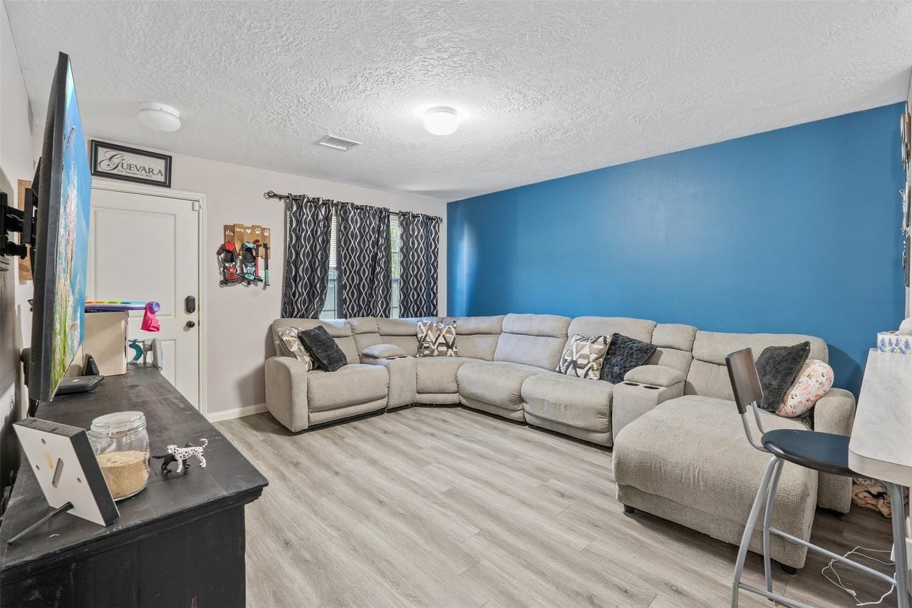 15171 Crockett Rd - Photo 7 of 32