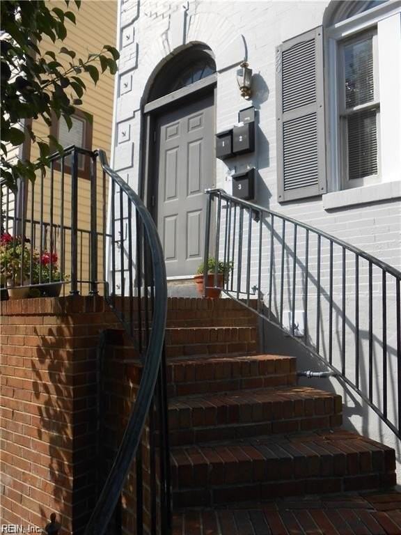 526 Boissevain Ave - Photo 2 of 27