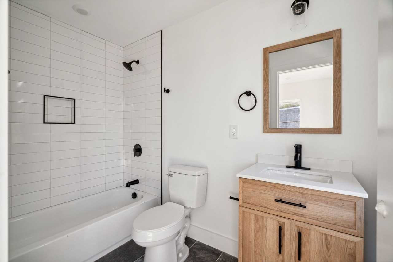 2400 W Montgomery Ave - Photo 5 of 13