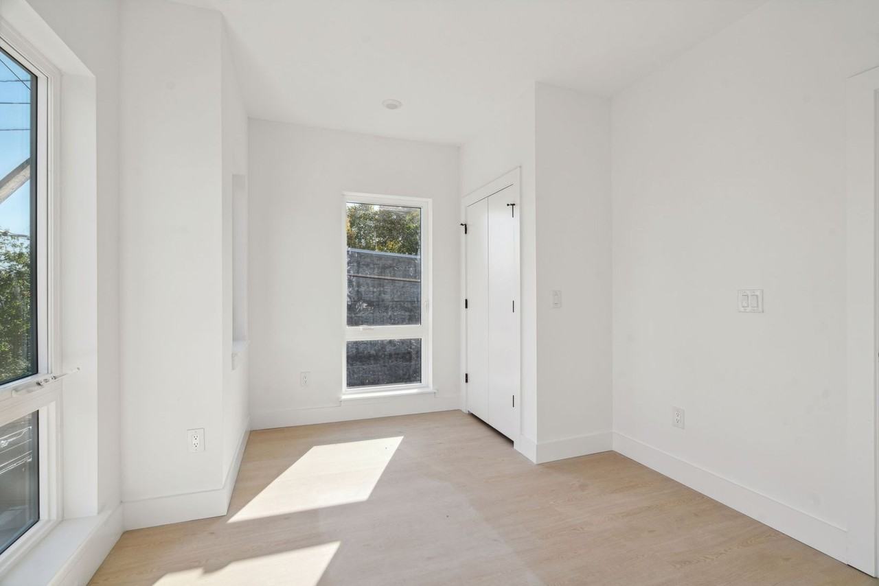 2400 W Montgomery Ave - Photo 6 of 13