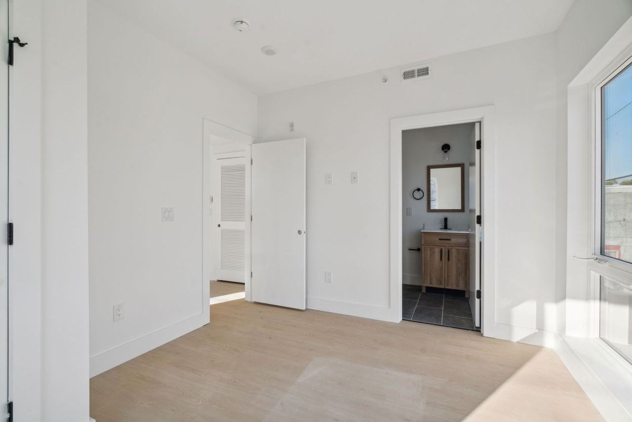 2400 W Montgomery Ave - Photo 7 of 13