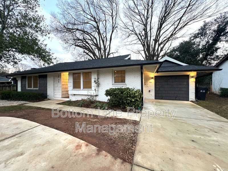 1926 Tyvola Rd - Photo 2 of 25