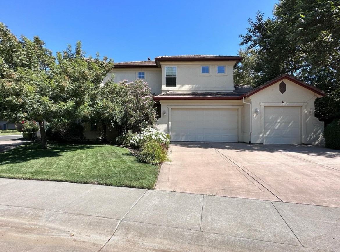 1502 Chalupa Pl - Photo 2 of 21