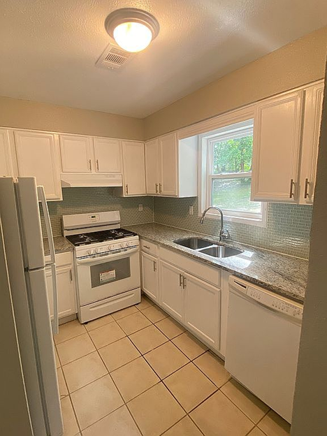 2644 Dorian Dr #D - Photo 2 of 4