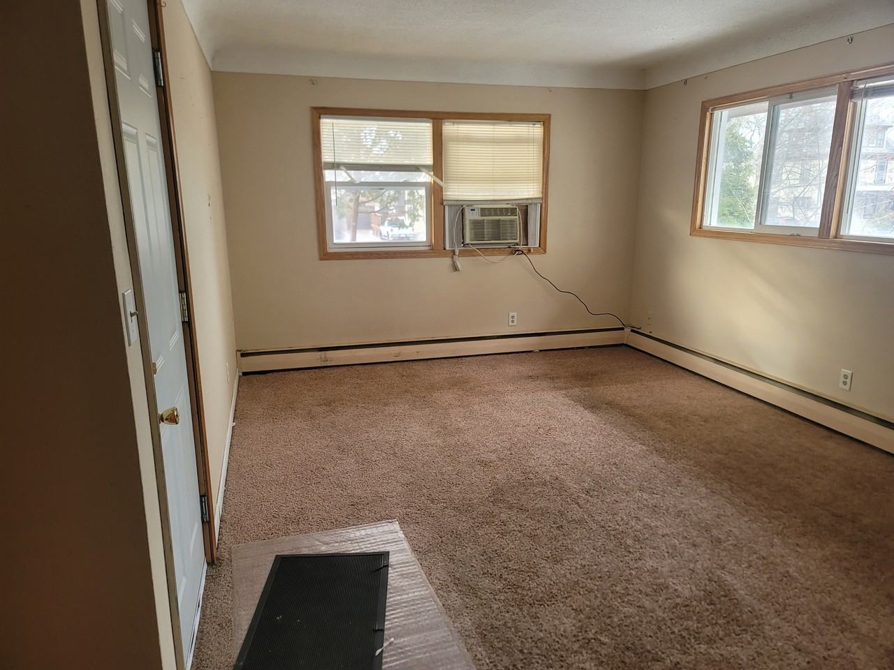 914 Burr St - Photo 3 of 14