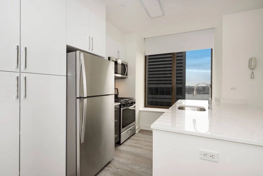 Hanover Sq #8L - Photo 3 of 12