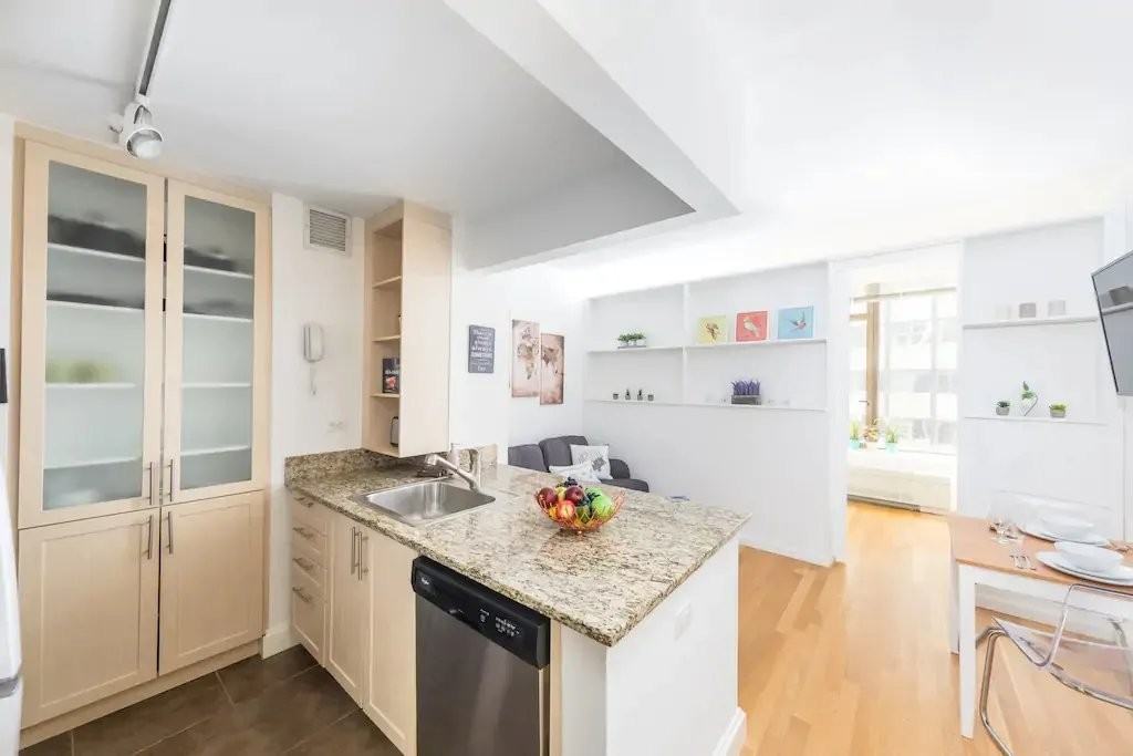 Hanover Sq #23H - Photo 3 of 9