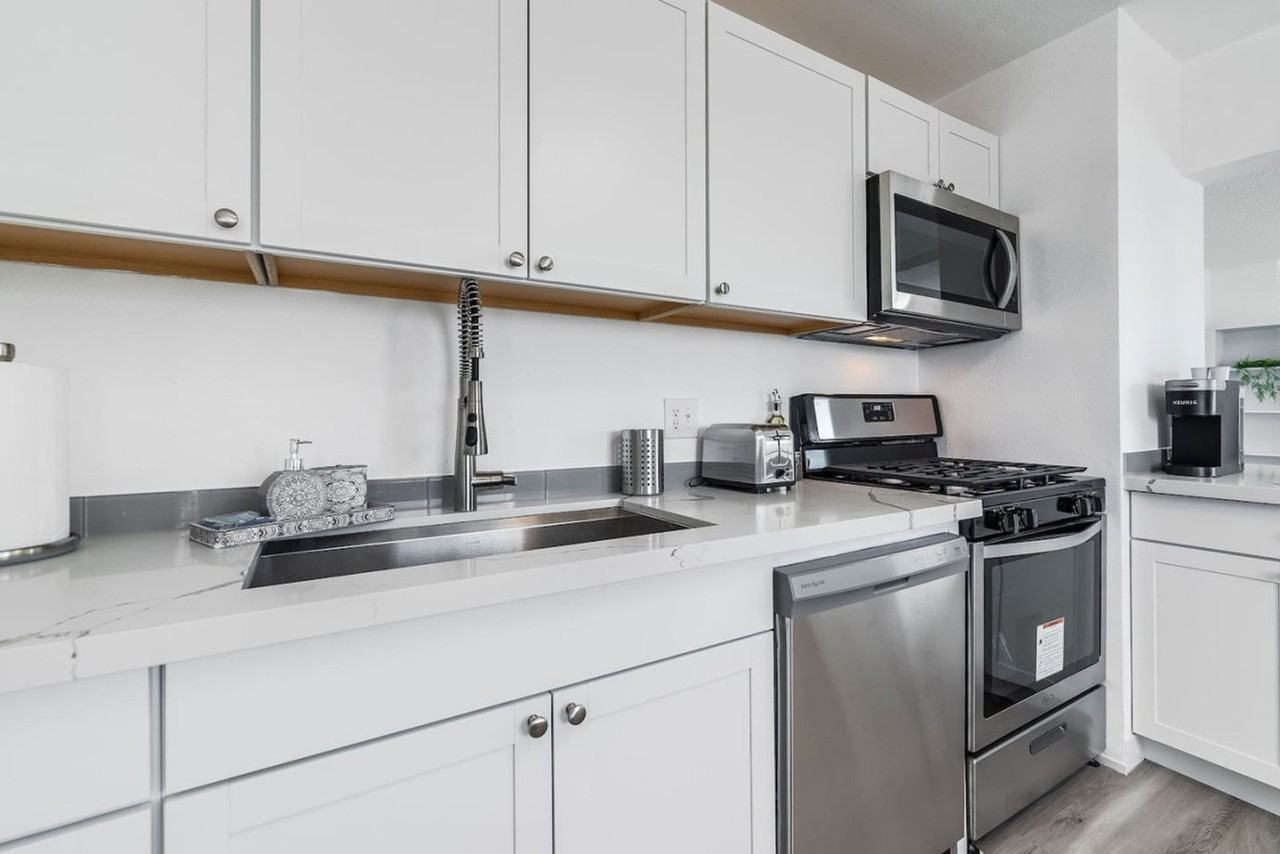 612 South 18th Street - Photo 7 of 86