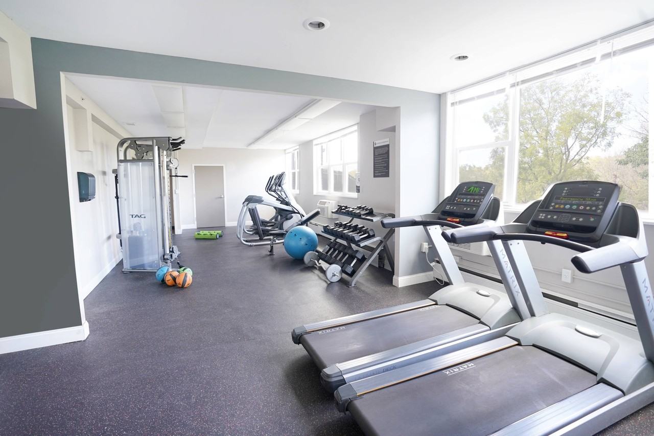 Regency Towers - Photo 7 of 41