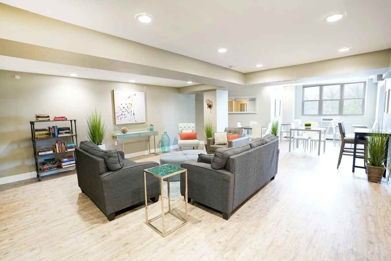 Regency Towers - Photo 7 of 40