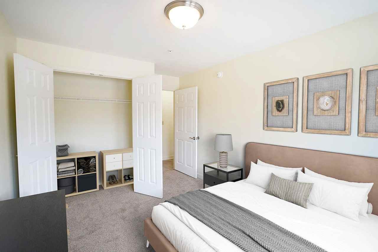 Diamond Pointe - Photo 4 of 41