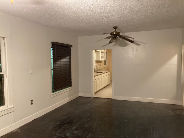 1029 Marion Ave - Photo 3 of 7