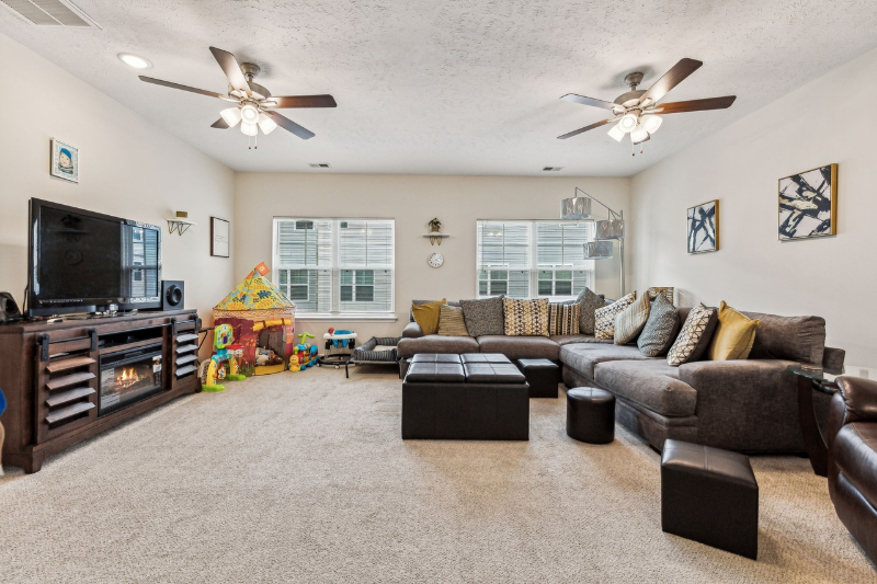 318 Jerry Butler Dr - Photo 3 of 17