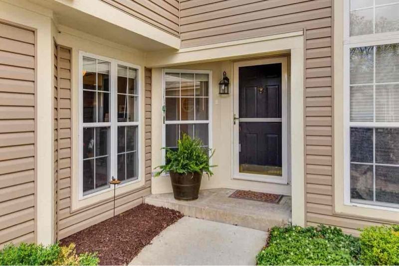 633 Clover Hill Ln - Photo 2 of 23