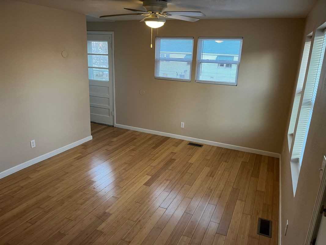 605 Hawthorn St - Photo 2 of 11