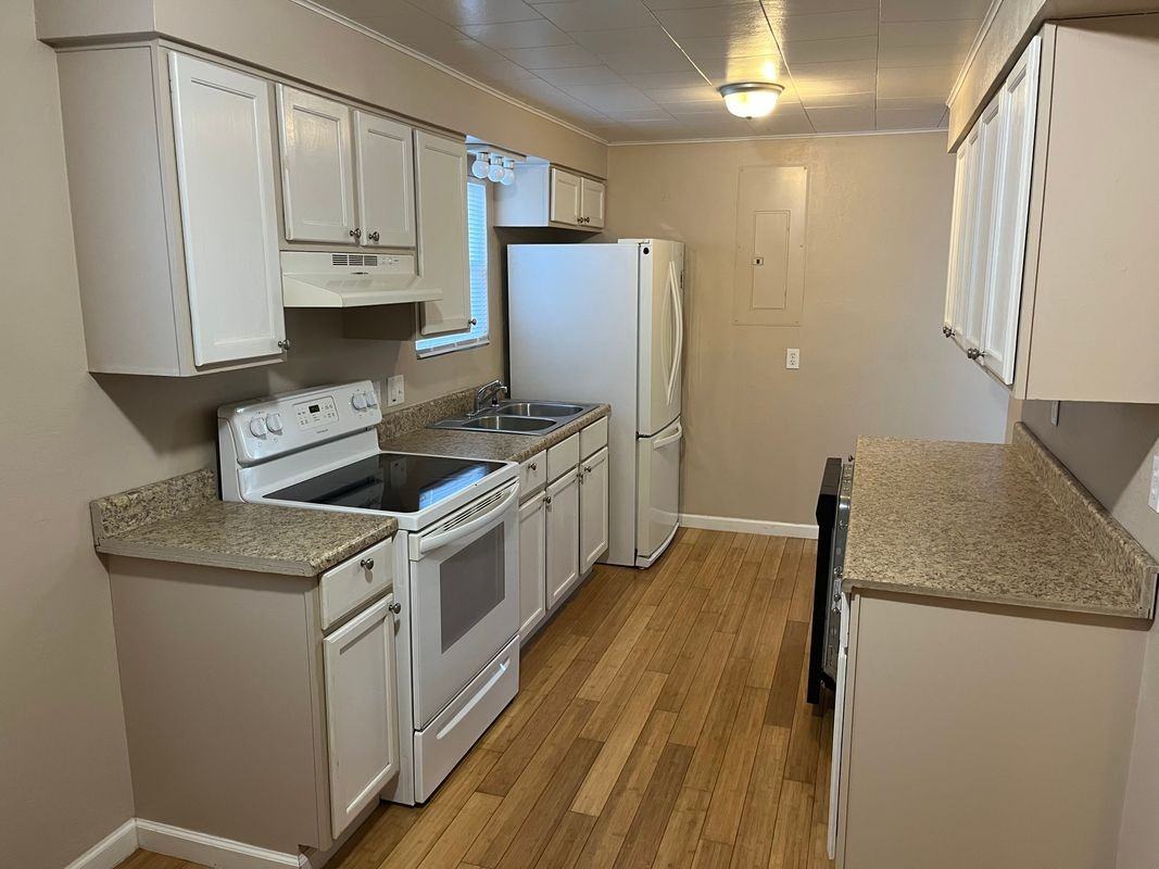 605 Hawthorn St - Photo 3 of 11