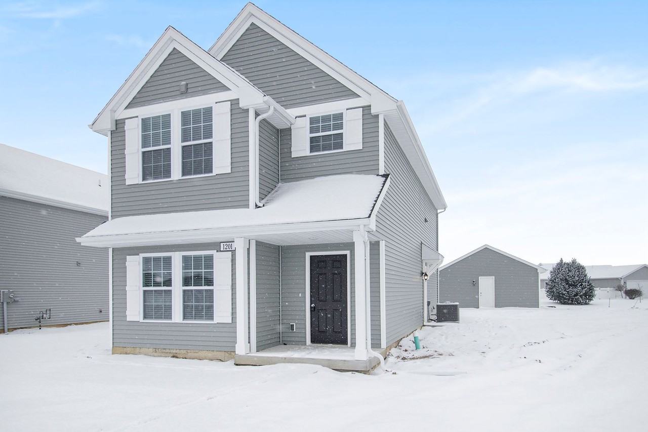1201 Baker St - Photo 2 of 26