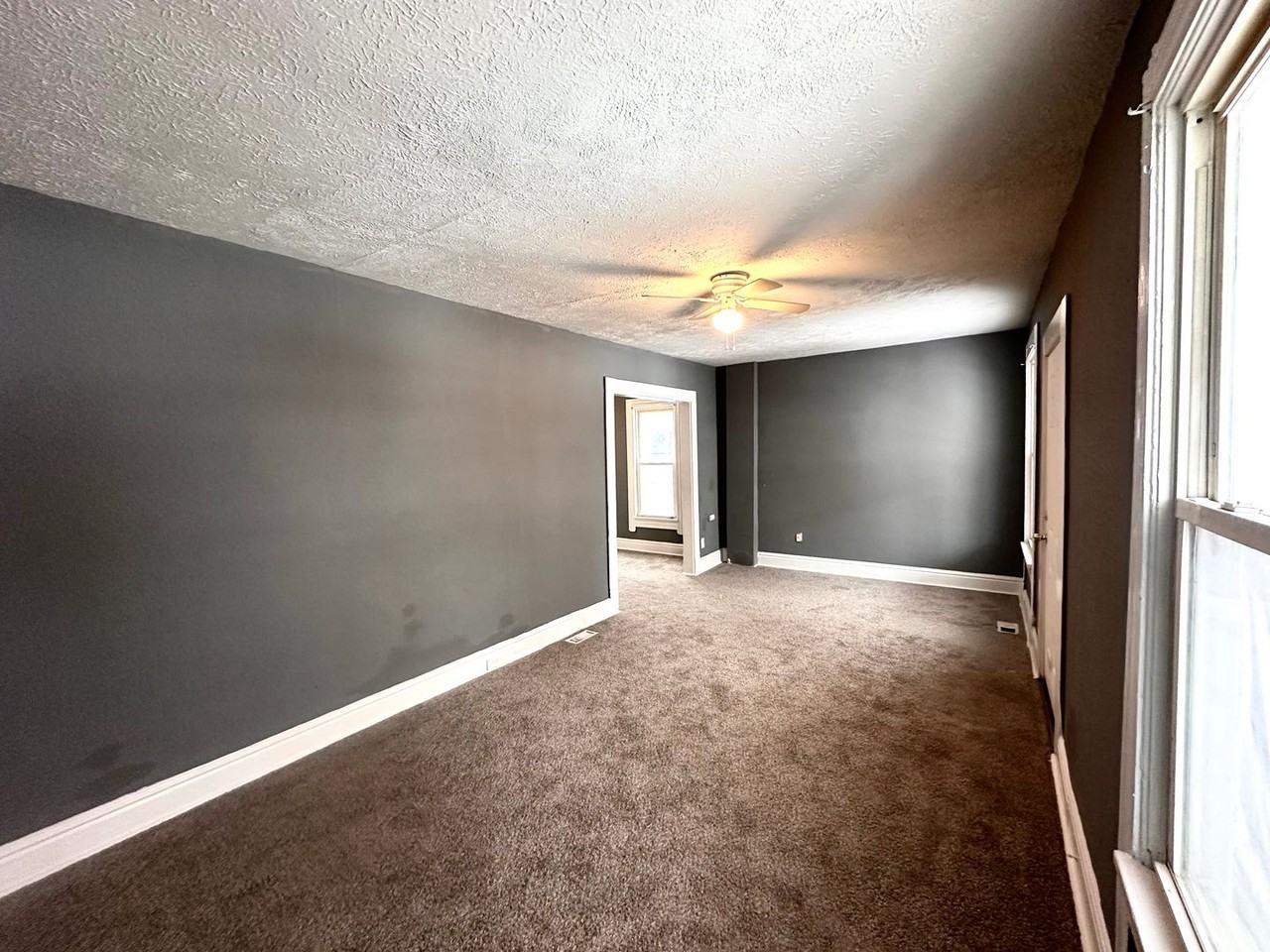 1407 E 90th St - Photo 3 of 21