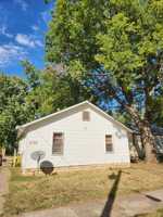 featured image of 332 W 17th St