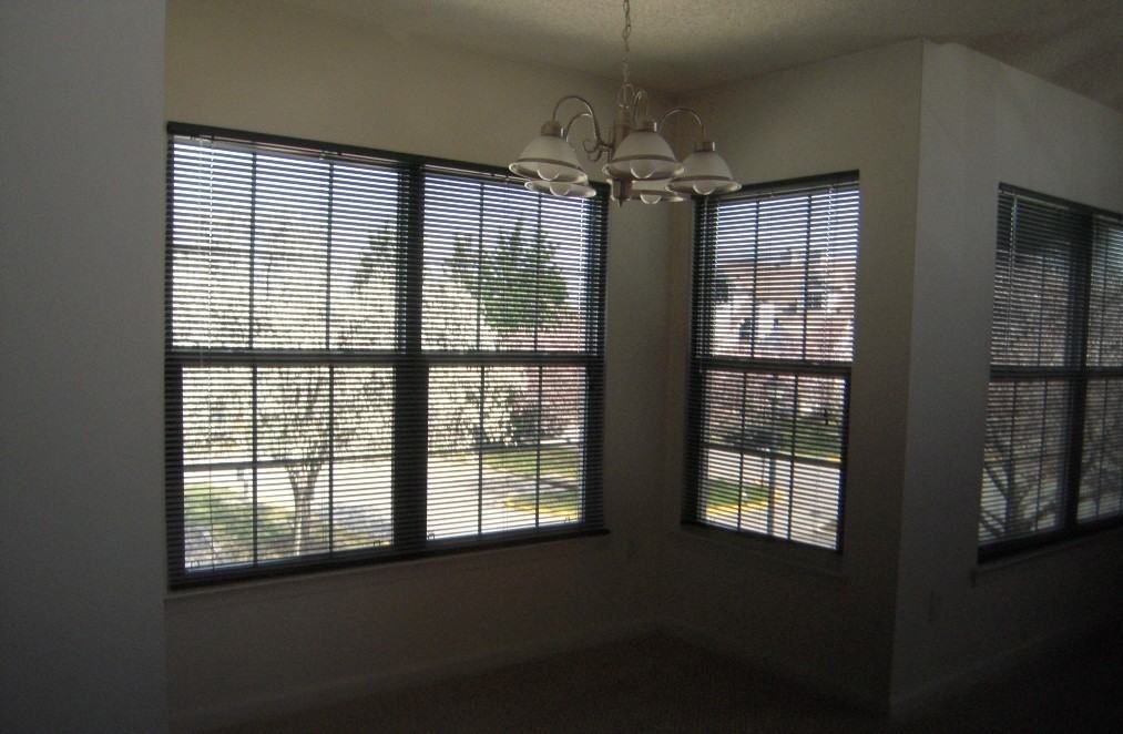15691 Easthaven Ct - Photo 3 of 10