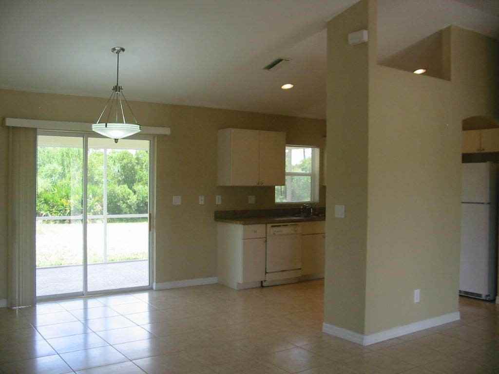 1649 Lindsay Ave - Photo 3 of 11