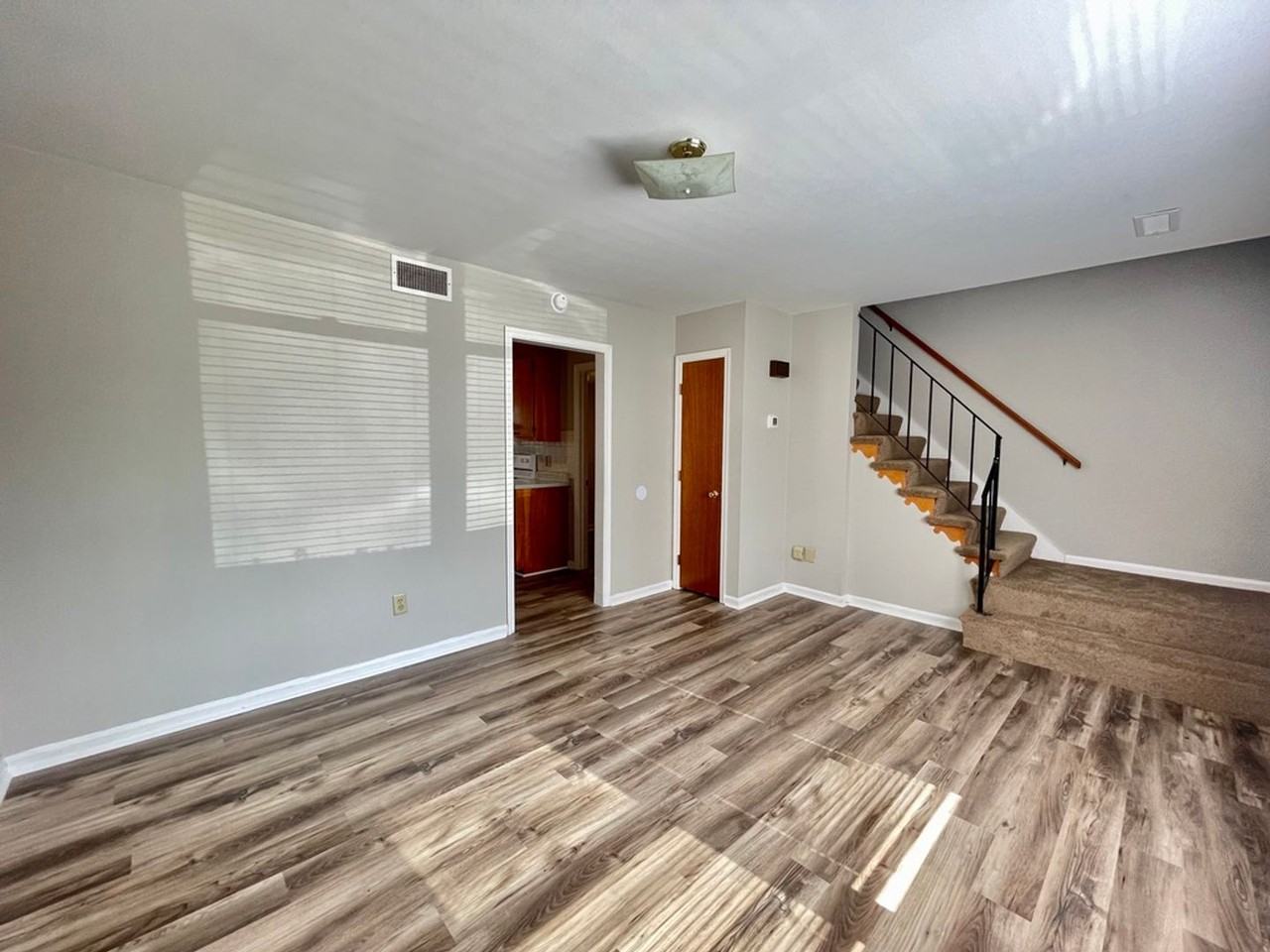 5338 Jovern Dr - Photo 3 of 17