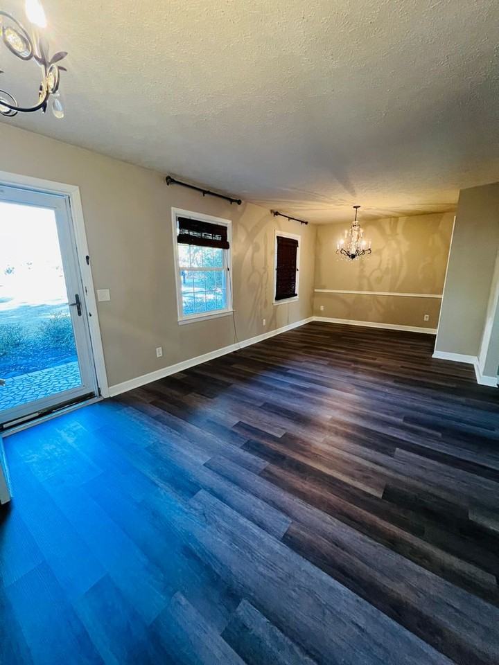 402 Myrtle Ln - Photo 3 of 19