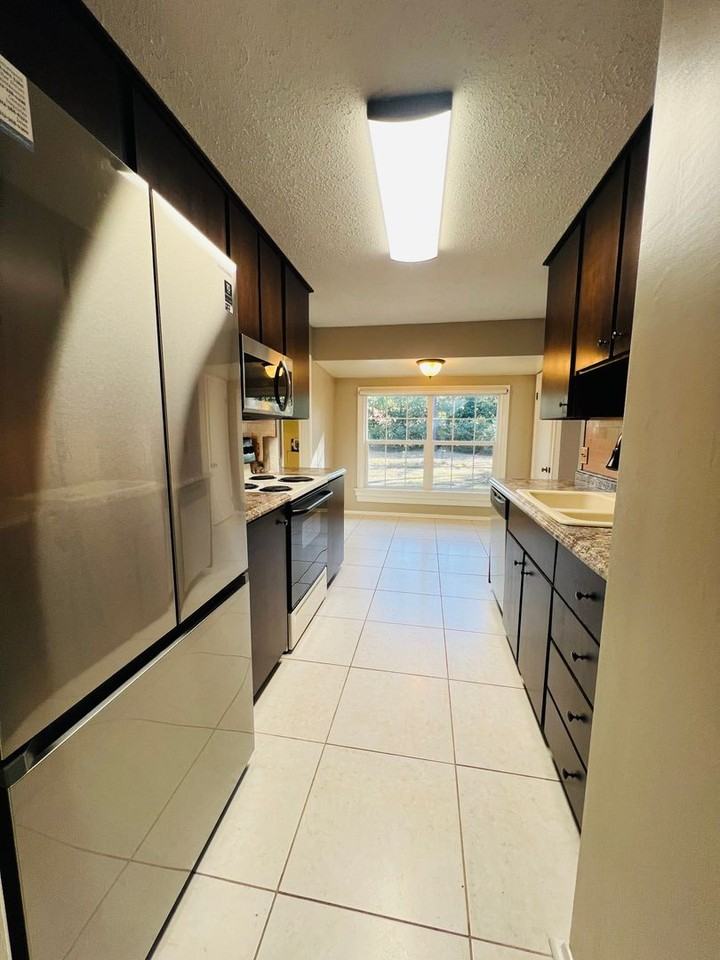 402 Myrtle Ln - Photo 5 of 19