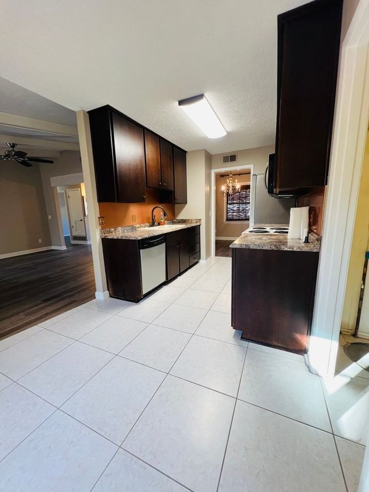 402 Myrtle Ln - Photo 6 of 19