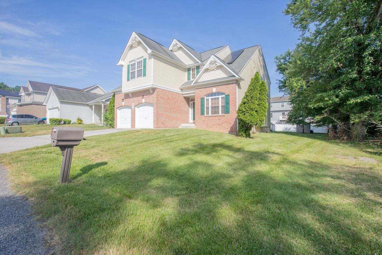 7414 Charlie Joyner Dr - Photo 2 of 48