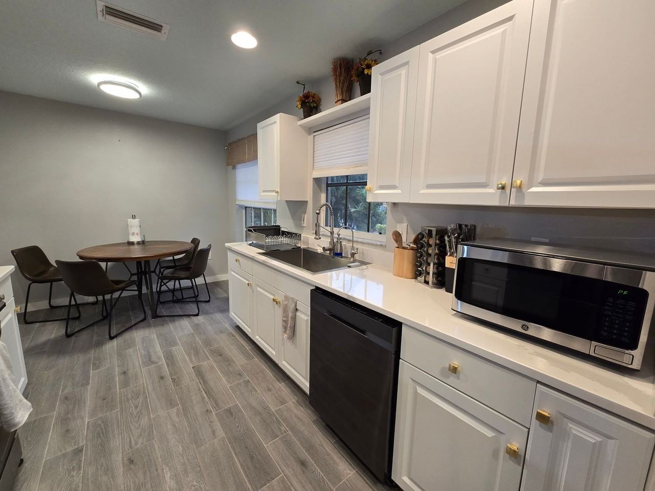 4781 Woodward Pl - Photo 6 of 34