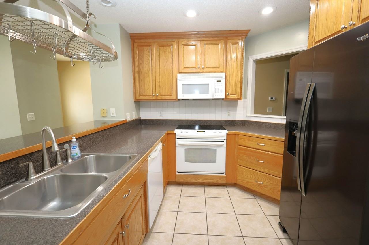 117 Oak St - Photo 2 of 13