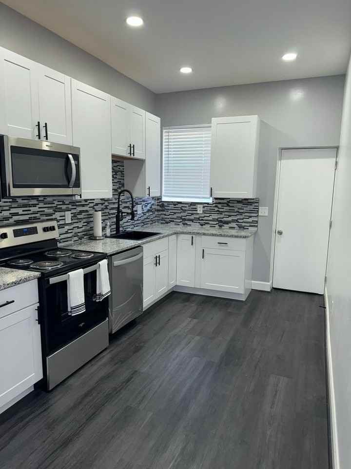 1602 Moreland Ave - Photo 3 of 22