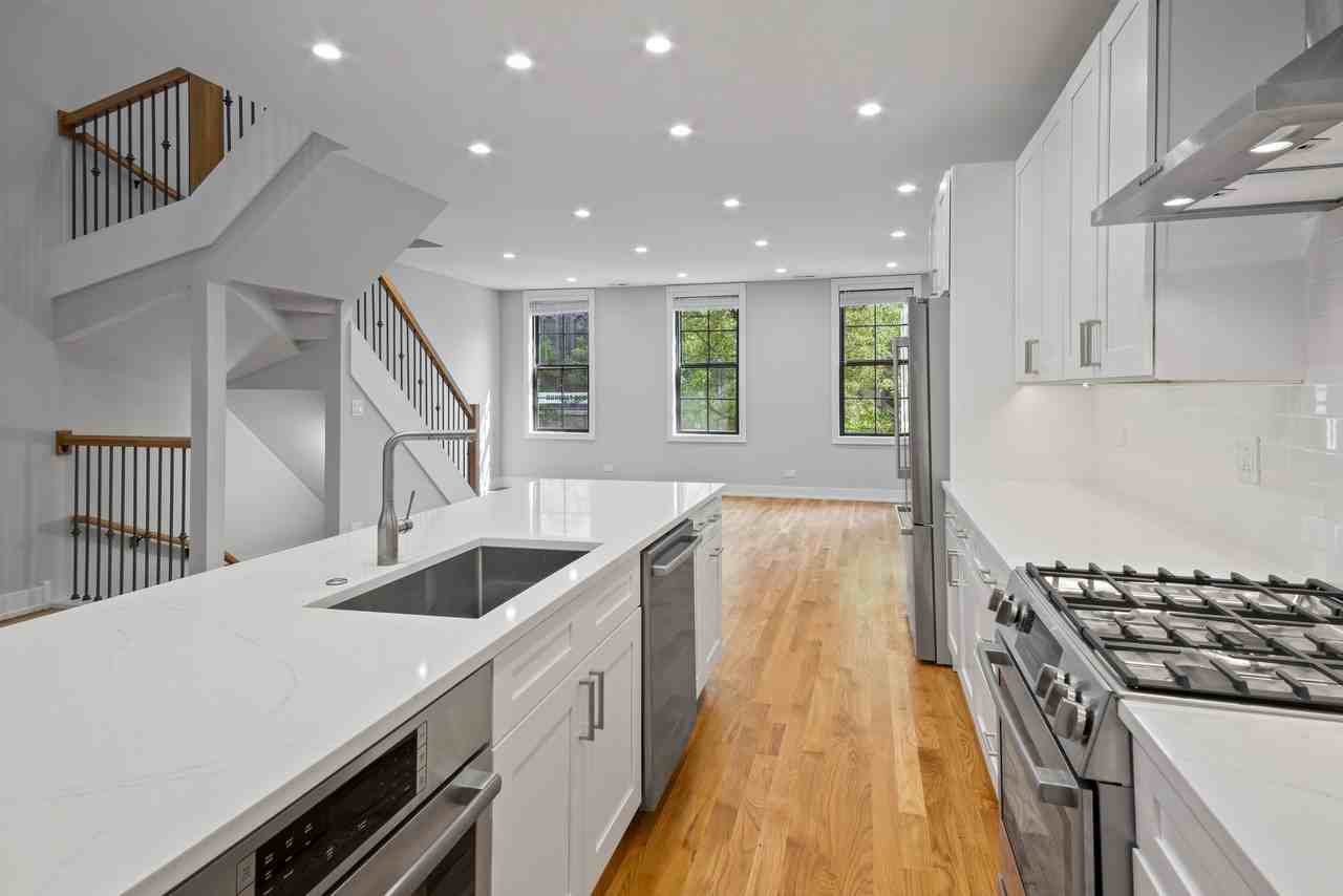 1370 W Evergreen Ave #2 - Photo 3 of 12