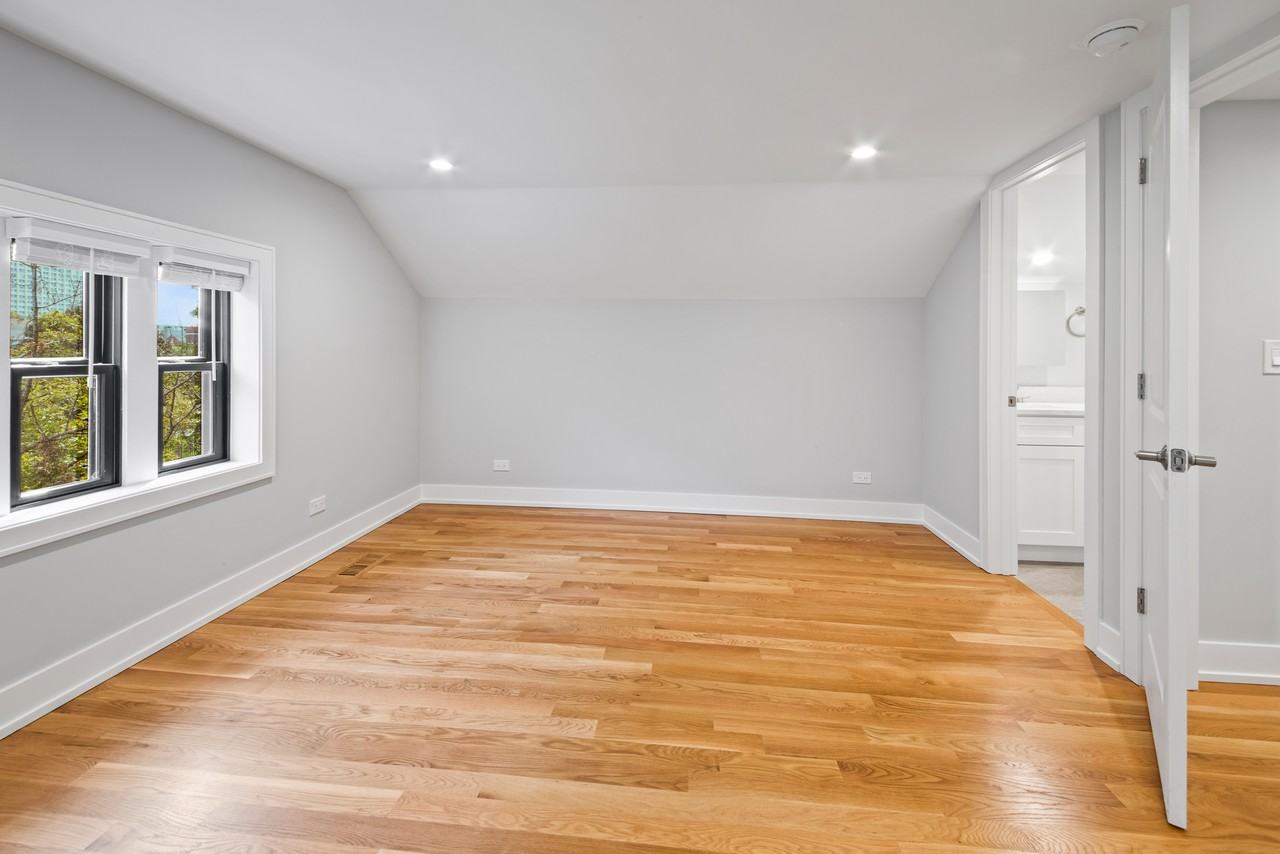 1370 W Evergreen Ave #2 - Photo 5 of 12