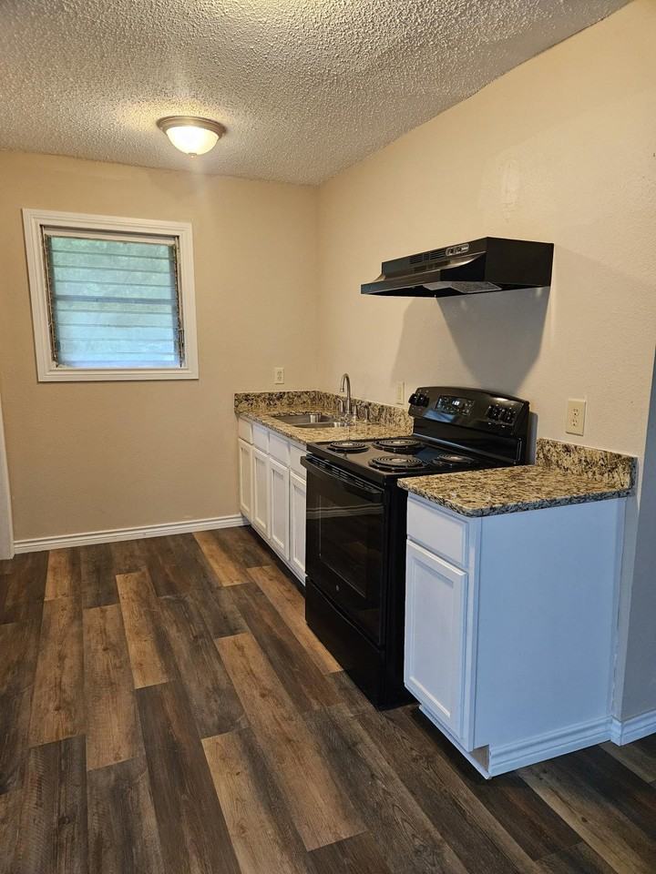 817 Cresthill Rd #3 - Photo 3 of 5