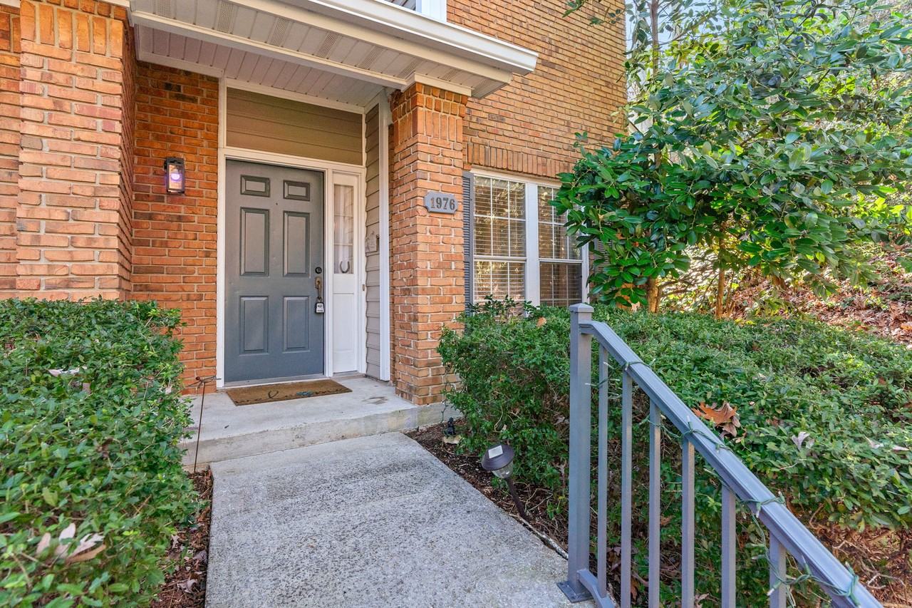 1976 Waterford Pl #1976 - Photo 2 of 25