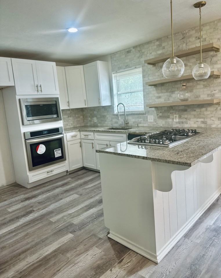 2912 Brookview Dr #NA - Photo 2 of 7