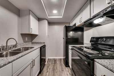 London Square Apartments - Photo 2 of 36