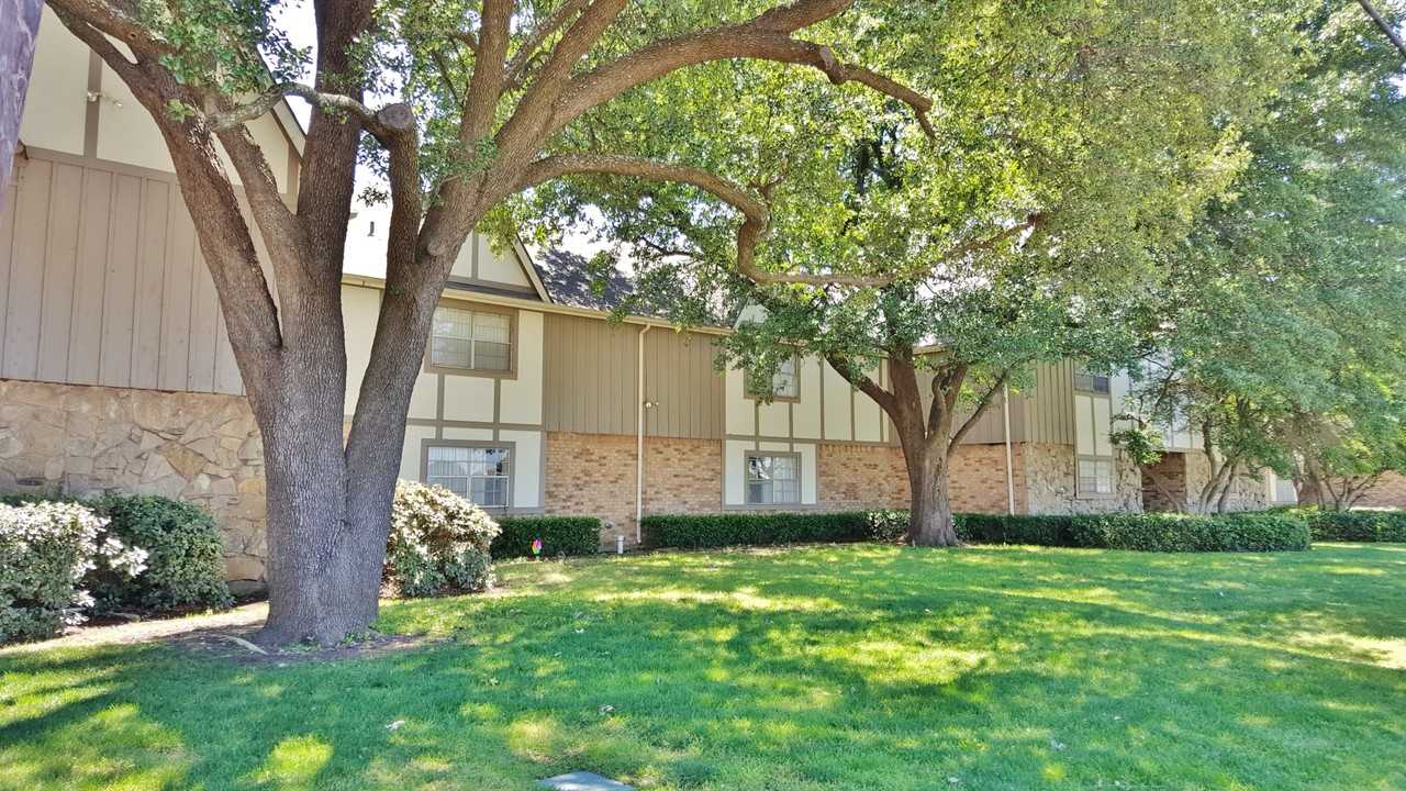 London Square Apartments - Photo 7 of 36