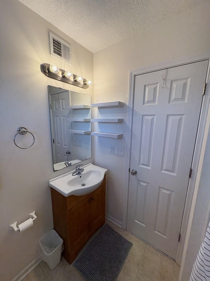 Askew Ave - Photo 4 of 8