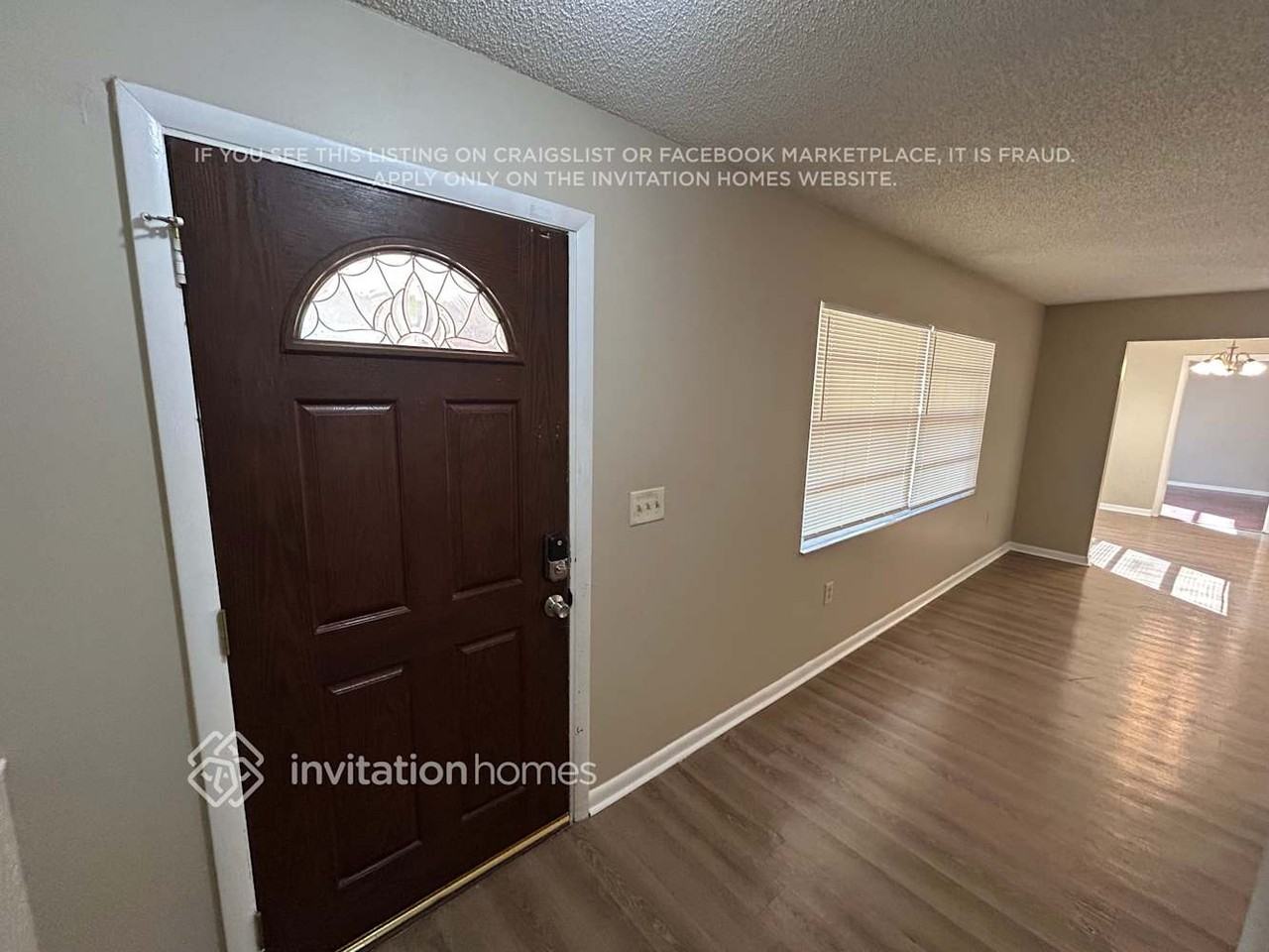 107 Oak Sq N - Photo 2 of 24