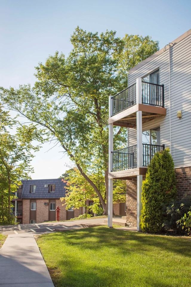Bay Pointe Apartments - Photo 2 of 18