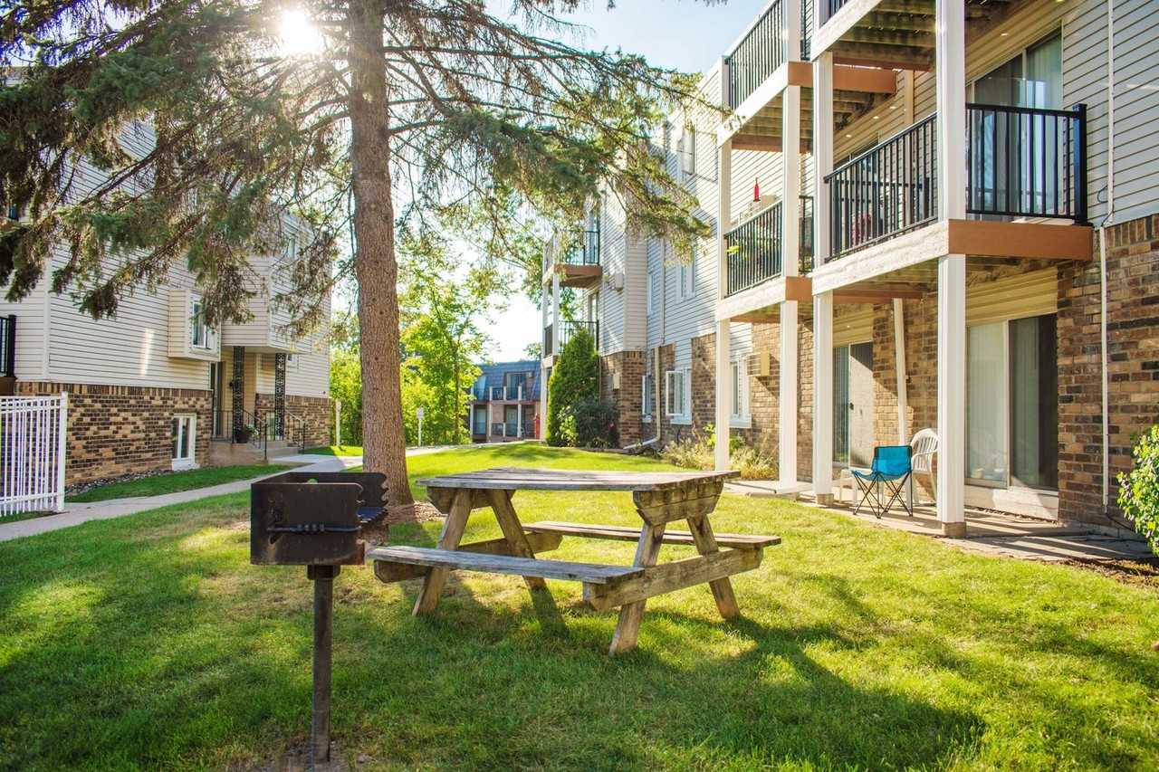 Bay Pointe Apartments - Photo 3 of 18