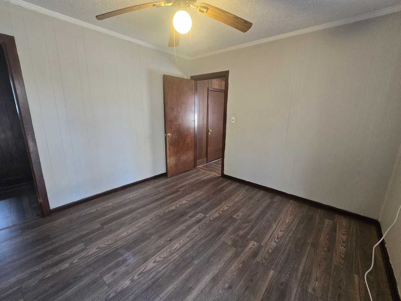 2320 Byrnes Dr - Photo 3 of 13