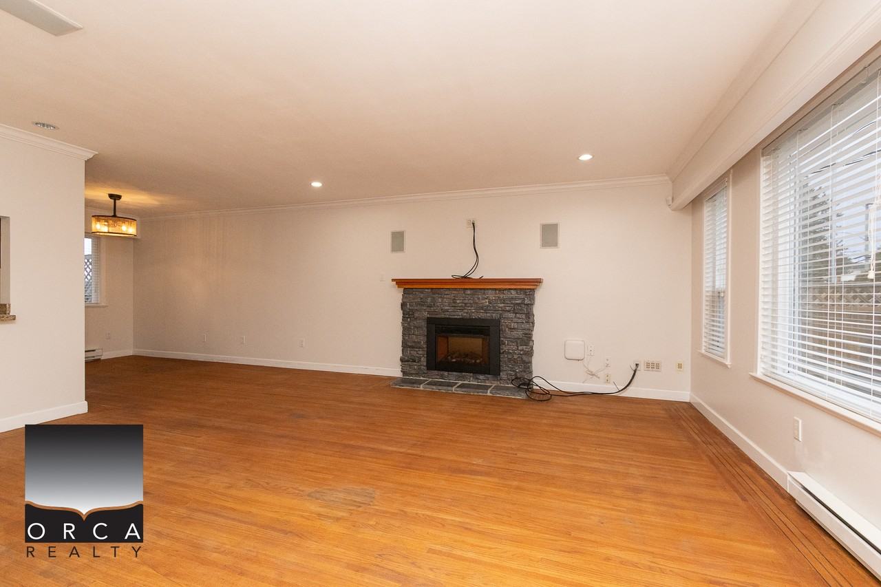 9493 114 St - Photo 3 of 44