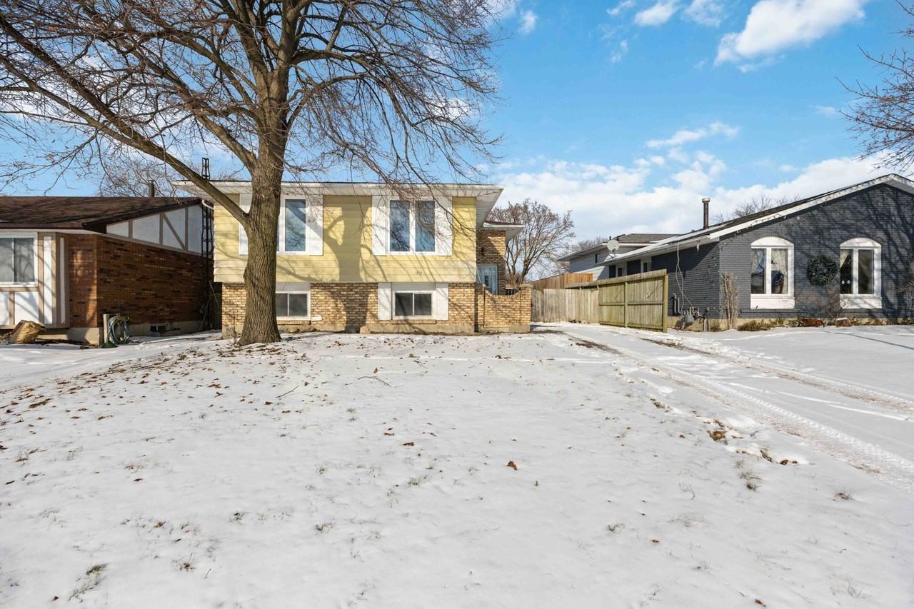 1010 Frost Ave - Photo 2 of 34